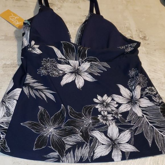 ❤️5/$25  ⭐NWT Kona Sol Padded Bathing Suit Top - Picture 5 of 7